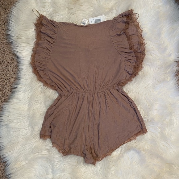 L Space Beige Romper - Picture 4 of 5